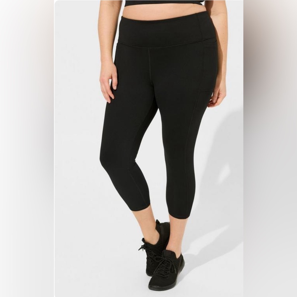 Torrid Size 4 Performance Core Capri Active Legging With Side Pockets